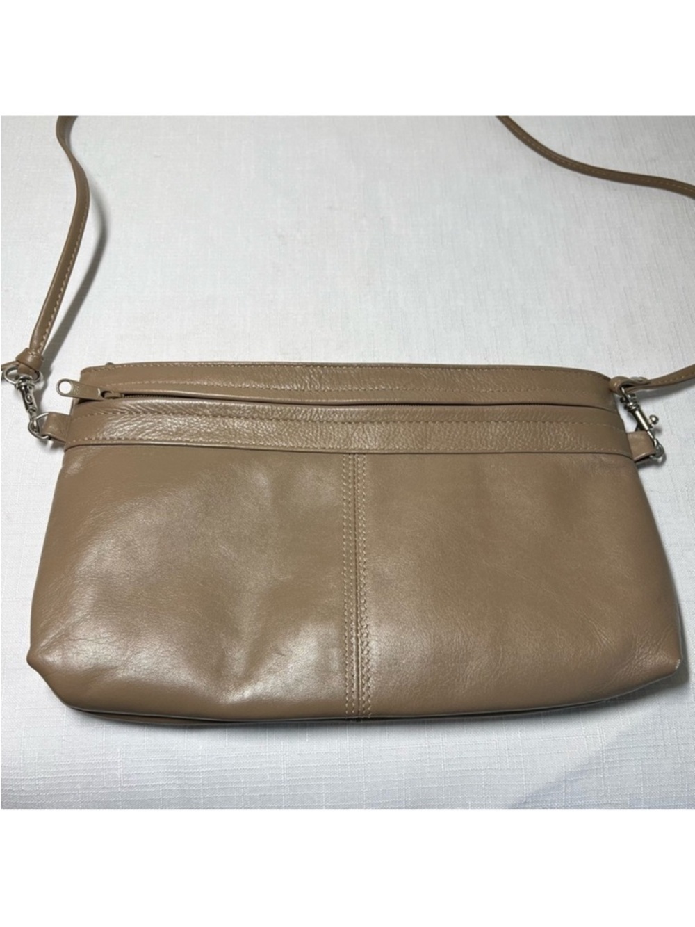 DEREK ALEXANDER Tan Leather Crossbody Bag Purse. Versatile. Simple